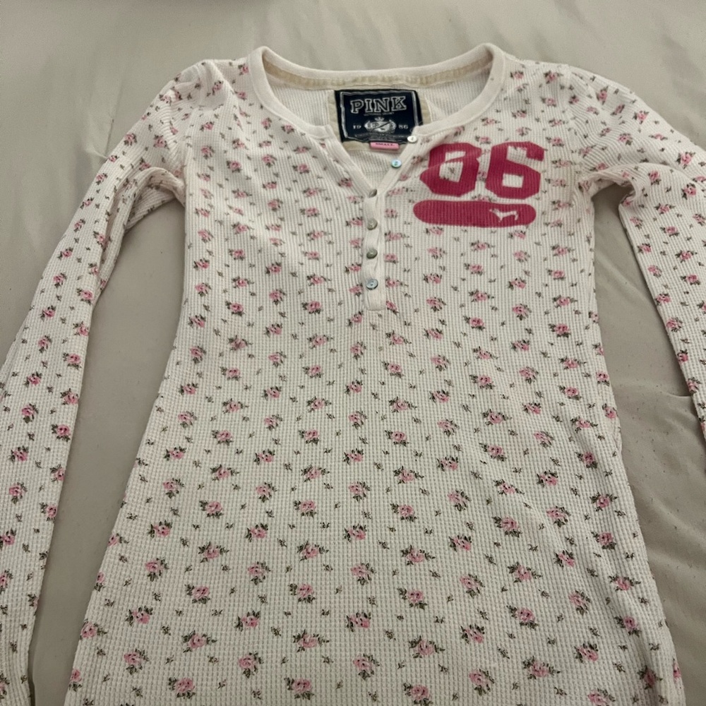 VS Pink vintage Y2K shirt with rhinestone